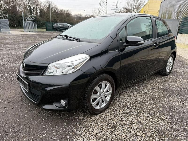 Gebraucht Toyota Yaris Cool 69 PS (50 kW) 2013 Schwarz Kleinwagen