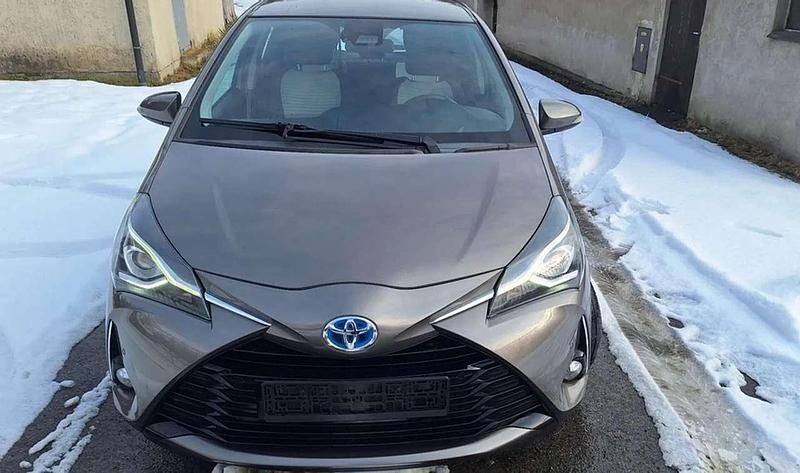 Gebraucht Toyota Yaris Hybrid Edition 75 PS (55 kW) 2018 Braun Limousine