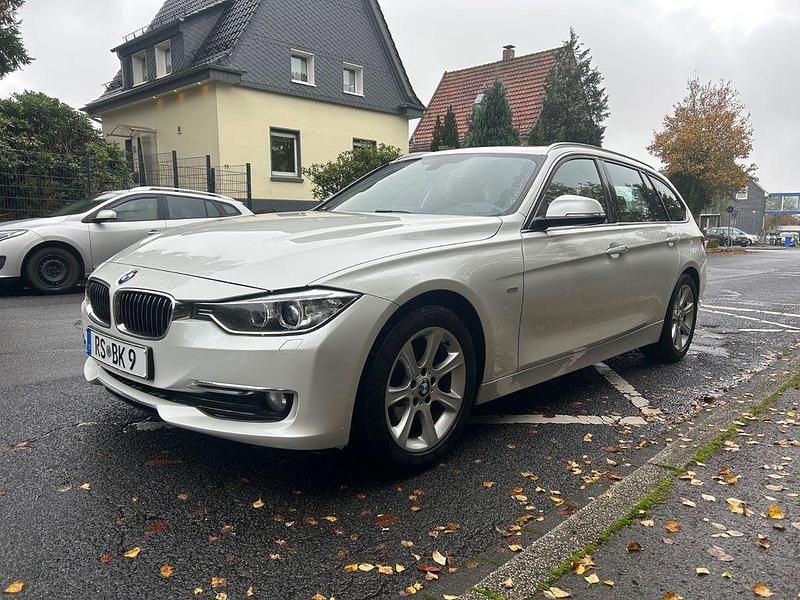 Weiß Gebraucht 2012 BMW 318 Luxury Line Kombi | 10.500 € (Fairer Preis) - Bild 1/4