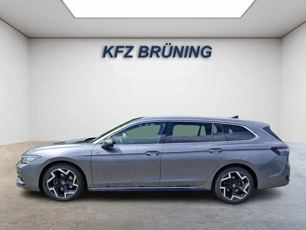 Gebraucht VW Passat R-line 150 PS (110 kW) 2025 Diabasgrau metallic (5x5x) (metallic) Kombi