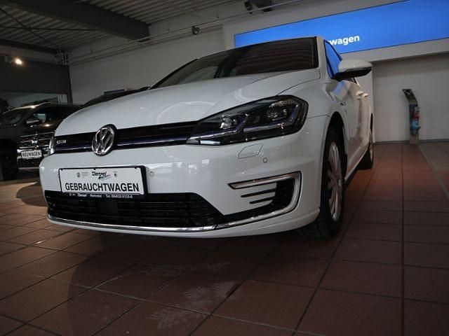 Gebraucht VW Golf 100 kW (136 PS) 2020 Pure white Limousine