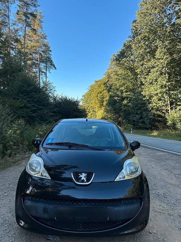 Schwarz Gebraucht 2009 Peugeot 107 Kleinwagen | 2.299 € (Fairer Preis) - Bild 1/4