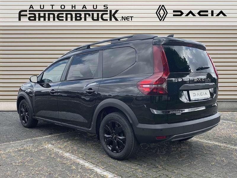 Neu Dacia Jogger Extreme 141 PS (103 kW) 2025 Perlmuttschwarz metallic Van / Kleinbus