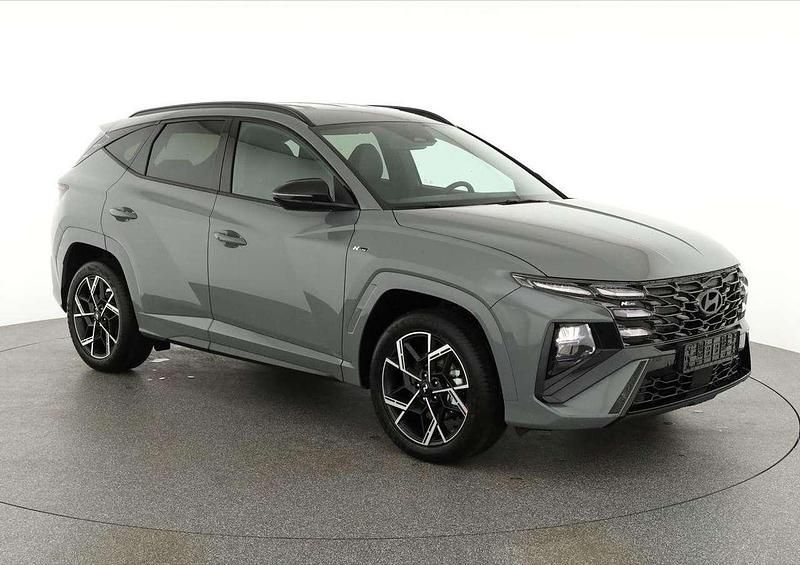 Shadow grey Neu 2025 Hyundai Tucson N Line SUV | 34.695 € (Fairer Preis) - Bild 1/4