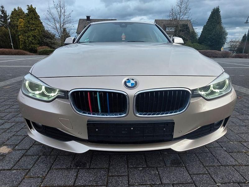 Gebraucht BMW 320 Comfort Edition 184 PS (135 kW) 2014 Silber Limousine