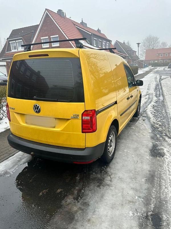 Usado VW Caddy 102 HP (75 kW) 2016 Amarelo Monovolume