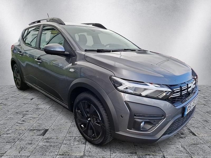 Gebraucht Dacia Sandero Expression 101 PS (74 kW) 2025 Grau Kleinwagen