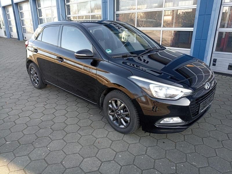 Schwarz Gebraucht 2017 Hyundai i20 YES! Kleinwagen | 8.495 € (Guter Preis) - Bild 1/4