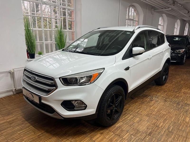Weiß Gebraucht 2017 Ford Kuga SUV | 12.900 € (Fairer Preis) - Bild 1/4