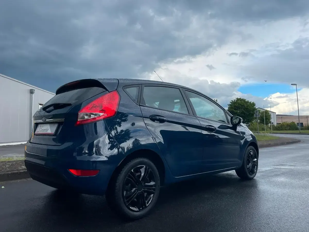 Gebraucht Ford Fiesta 60 PS (44 kW) 2009 Blau Kleinwagen