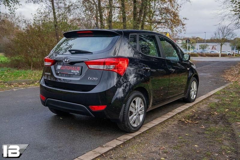 Gebraucht Hyundai ix20 125 PS (91 kW) 2015 Schwarz Kleinwagen
