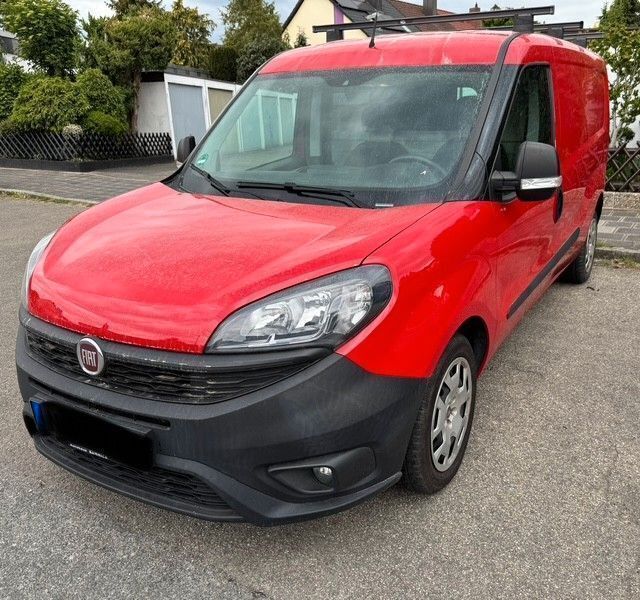 Rot Gebraucht 2020 Fiat Doblò Van / Kleinbus | 9.999 € (Guter Preis) - Bild 1/4