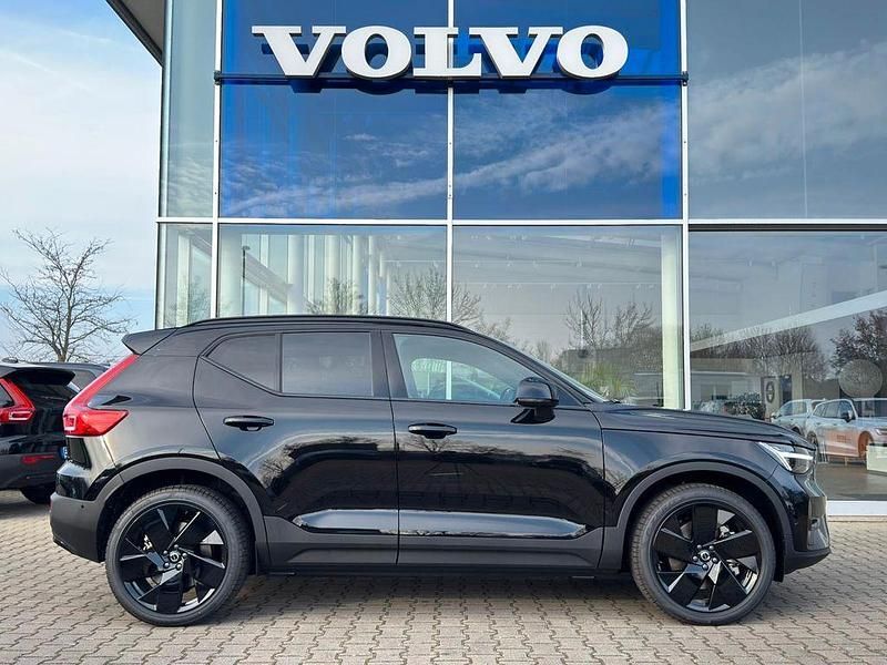 Neu Volvo EX40 Ultra 185 kW (252 PS) 2025 717 onyx black metallic SUV