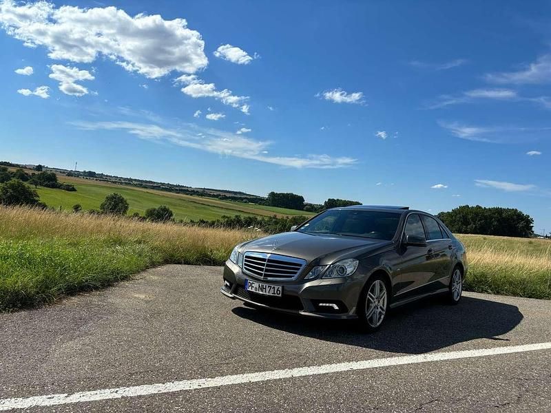 Gold Gebraucht 2010 Mercedes C300 AMG Limousine | 10.500 € - Bild 1/4