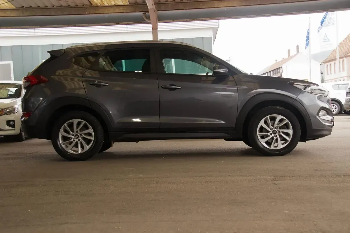 Gebraucht Hyundai Tucson 177 PS (130 kW) 2016 Grau SUV