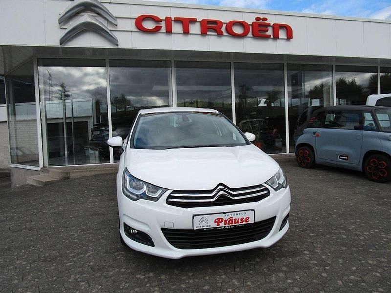 Weiß Gebraucht 2017 Citroën C4 SELECTION Limousine | 9.750 € (Teuer) - Bild 1/4