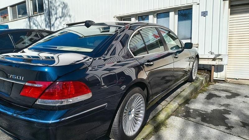 Gebraucht BMW 750 367 PS (269 kW) 2006 Blau Limousine
