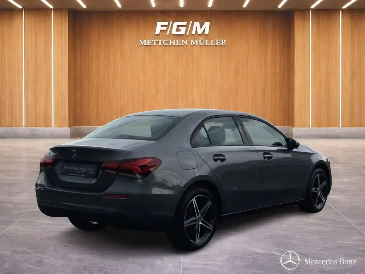 Gebraucht Mercedes A250 218 PS (160 kW) 2022 Lack mountaingrau Limousine