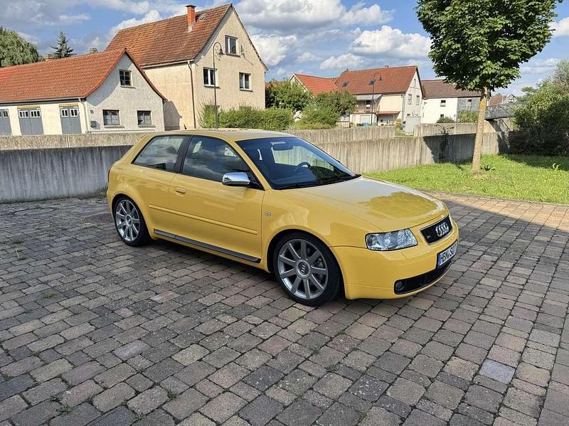 Gelb Gebraucht 2001 Audi S3 S-Line Limousine | 24.500 € - Bild 1/4