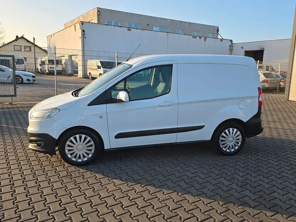 Używany Ford Transit Trend 101 KM (74 kW) 2018 Biały Sedan/Limuzyna