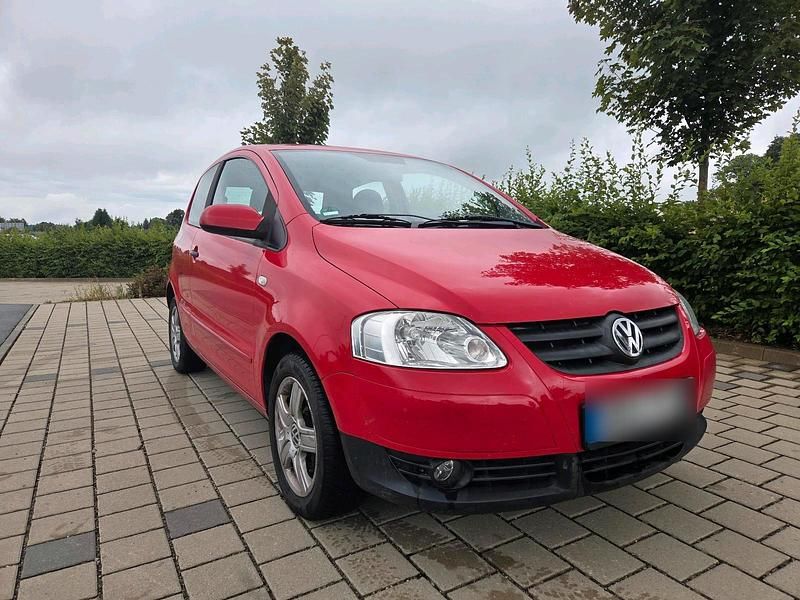 Rot Gebraucht 2010 VW Fox Kleinwagen | 1.300 € (Guter Preis) - Bild 1/4