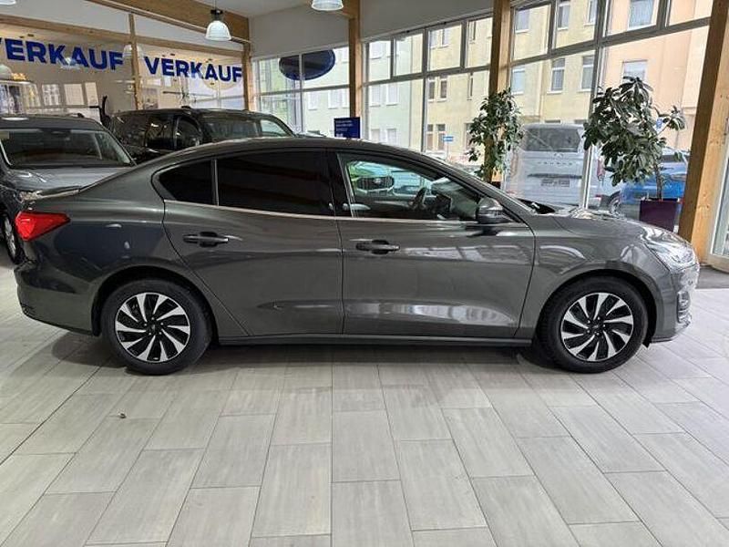 Gebraucht Ford Focus Titanium 116 PS (85 kW) 2025 Grau Limousine