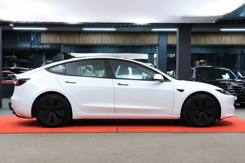 Gebraucht Tesla Model 3 366 kW (498 PS) 2024 Weiß Limousine