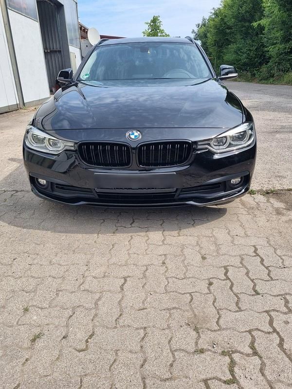 Schwarz Gebraucht 2017 BMW 320 Kombi | 9.900 € (Guter Preis) - Bild 1/4