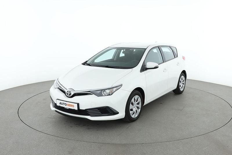 Weiß Gebraucht 2016 Toyota Auris Cool Limousine | 9.780 € (Fairer Preis) - Bild 1/3
