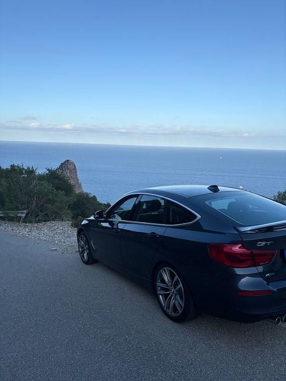 Grau Gebraucht 2018 BMW 320 Gran Turismo Sport Line Limousine | 18.700 € (Guter Preis) - Bild 1/4