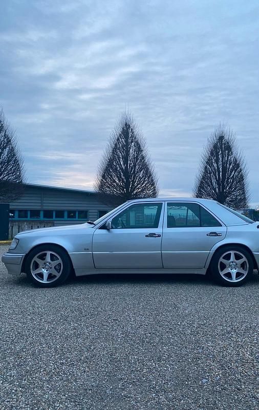 Gebraucht Mercedes E500 320 PS (235 kW) 1994 Silber Limousine