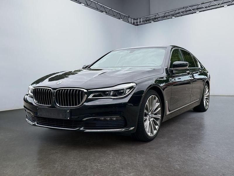 Schwarz Gebraucht 2016 BMW 730 Sport Line Limousine | 34.950 € - Bild 1/4