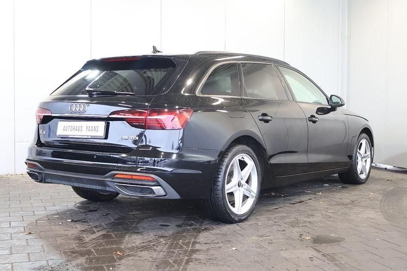 Gebraucht Audi A4 Sport 163 PS (119 kW) 2022 Schwarz Kombi