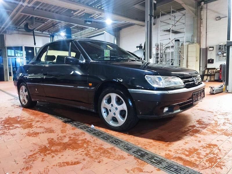 Gebraucht Peugeot 306 Cabriolet 121 PS (88 kW) 1995 Schwarz Cabrio