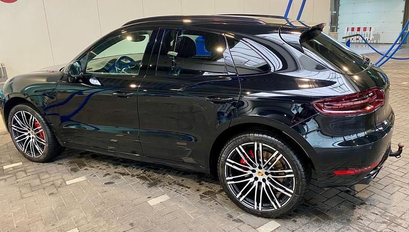 Schwarz Gebraucht 2018 Porsche Macan Turbo SUV | 56.000 € - Bild 1/4