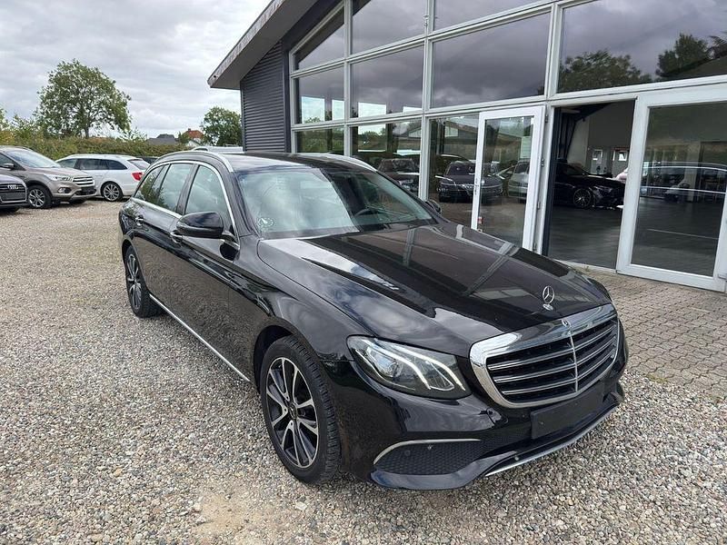 Schwarz Gebraucht 2018 Mercedes E220 Avantgarde Kombi | 15.000 € (Superpreis) - Bild 1/4