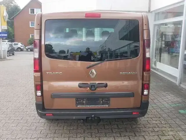 Gebraucht Renault Trafic Expression 146 PS (107 kW) 2015 Kupferbraun Van / Kleinbus