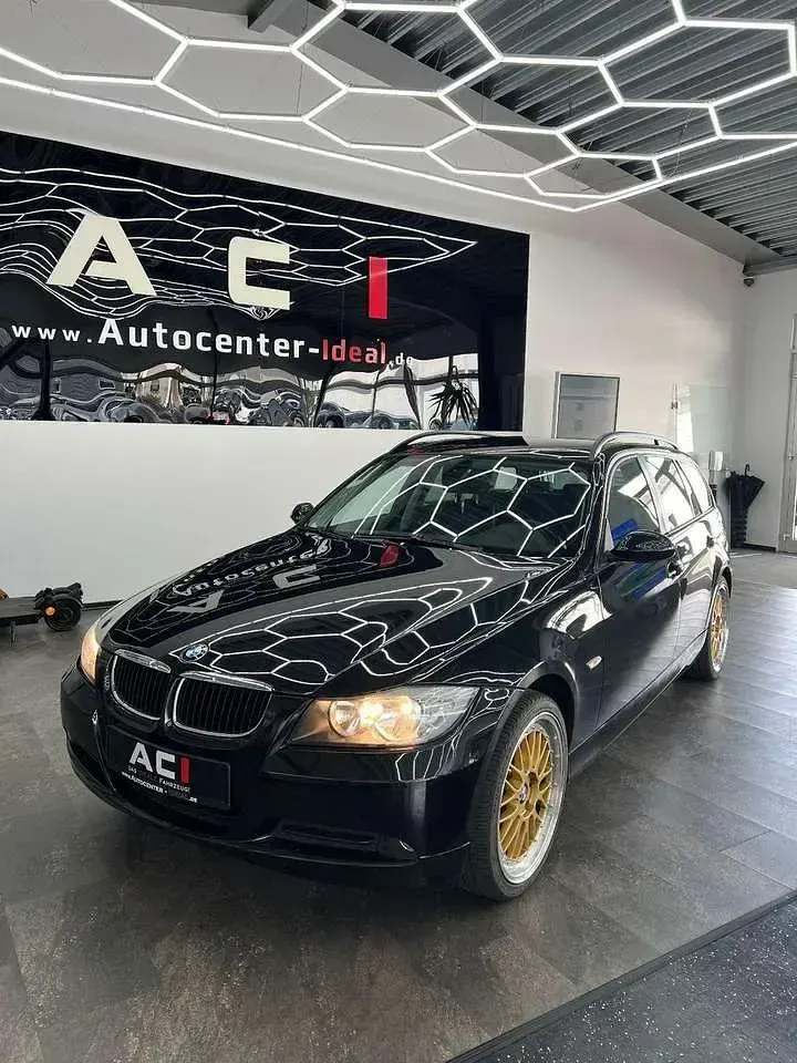 Gebraucht BMW 318 Sport Line 129 PS (94 kW) 2007 Black sapphire metallic Kombi