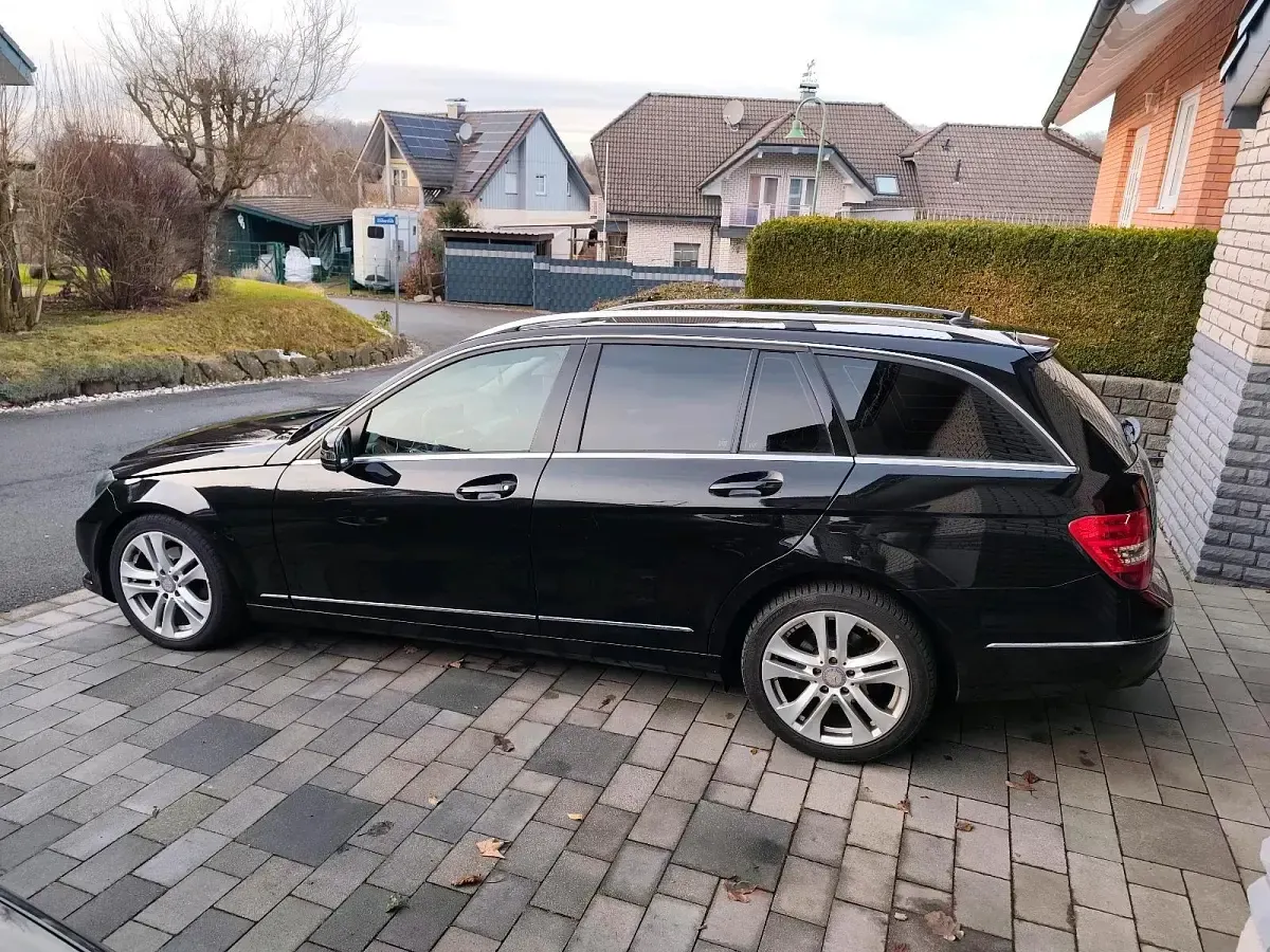 Gebraucht Mercedes C180 156 PS (114 kW) 2012 Schwarz Kombi