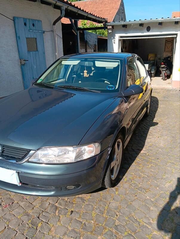 Grün Gebraucht 2000 Opel Vectra Limousine | 3.999 € - Bild 1/4