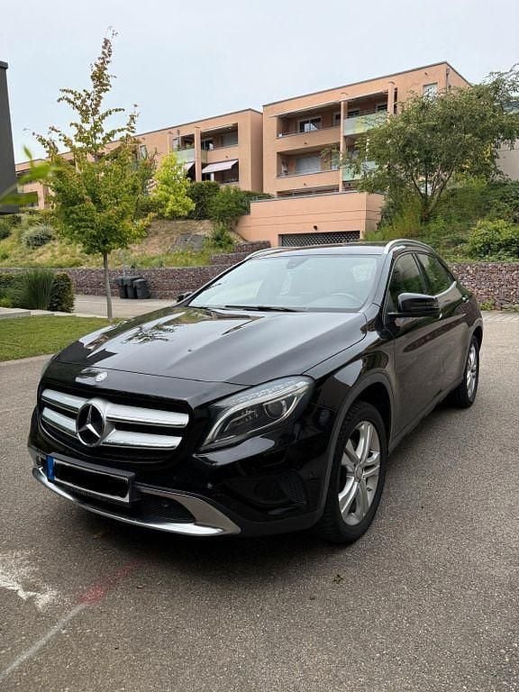 Schwarz Gebraucht 2017 Mercedes GLA200 Urban SUV | 17.200 € (Guter Preis) - Bild 1/4