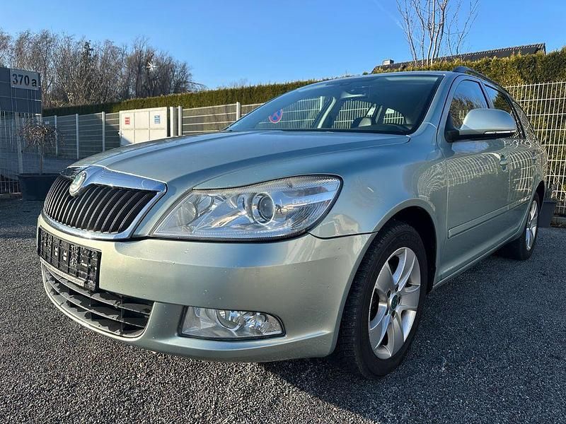 Gebraucht Skoda Octavia Elegance 160 PS (117 kW) 2009 Blau Kombi