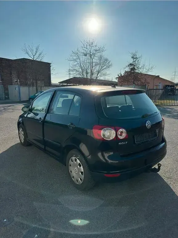 Używany VW Golf 105 KM (77 kW) 2006 Czarny Minivan