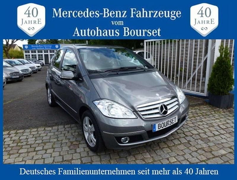 Grau Gebraucht 2010 Mercedes A160 Avantgarde Van / Kleinbus | 10.700 € - Bild 1/4