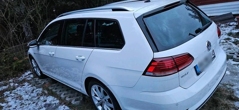 Gebraucht VW Golf VIII 131 PS (96 kW) 2020 Weiß Kombi