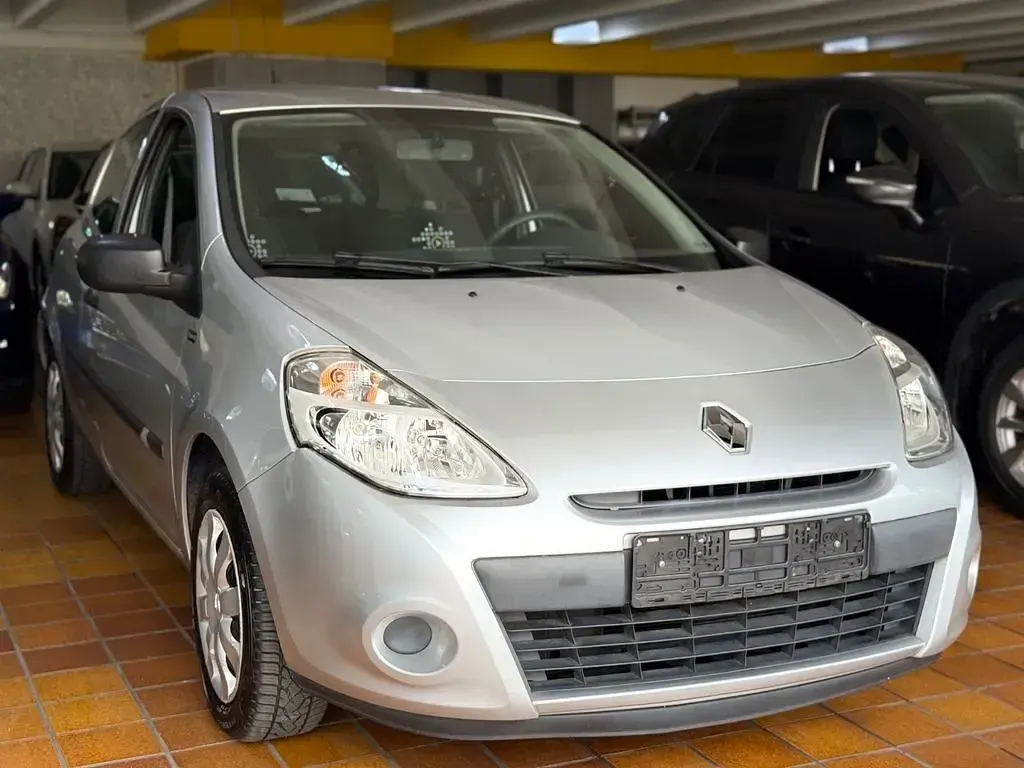 Gebraucht Renault Clio III 75 PS (55 kW) 2012 Silber Kleinwagen