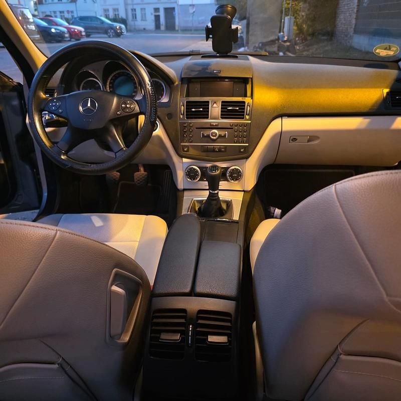 Gebraucht Mercedes C180 158 PS (116 kW) 2010 Grau Limousine