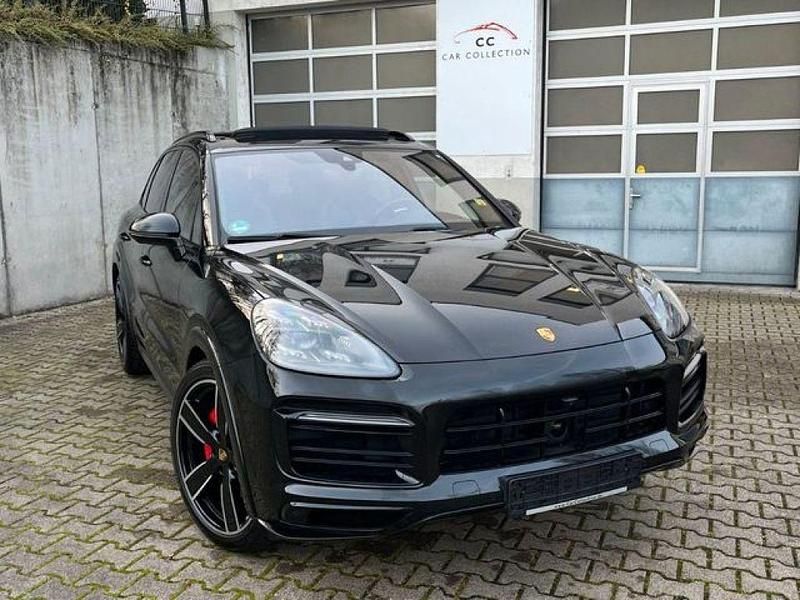 Chromitschwarzmetallic 0e (metallic) Gebraucht 2023 Porsche Cayenne SUV | 96.888 € (Fairer Preis) - Bild 1/4