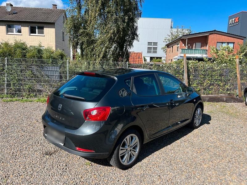 Grau Gebraucht 2010 Seat Ibiza Limousine | 3.890 € (Guter Preis) - Bild 1/4