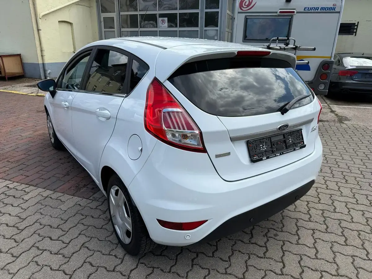 Usata Ford Fiesta 125 CV (91 kW) 2016 Bianco Utilitaria